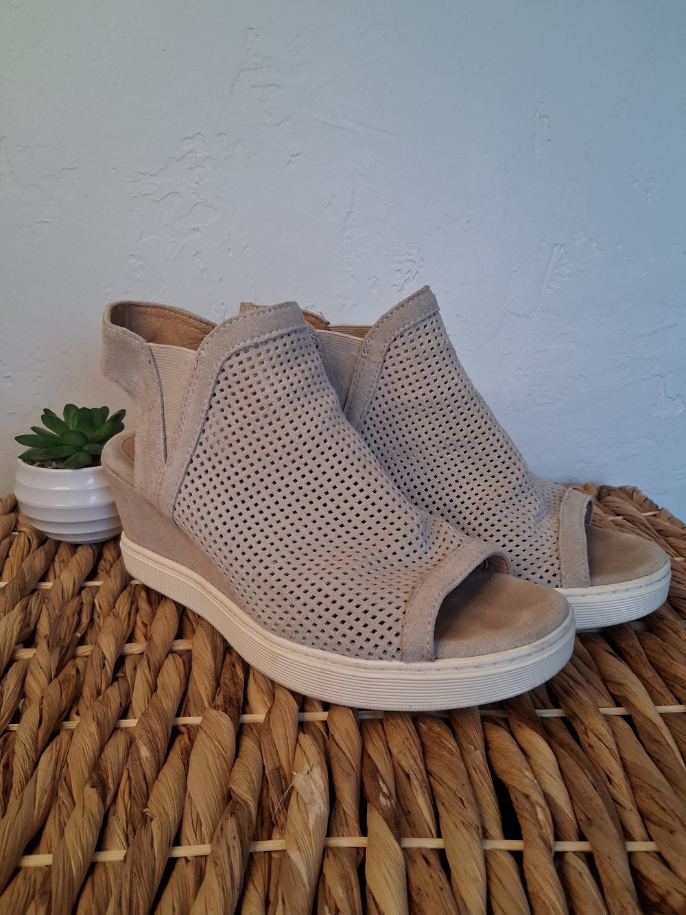 Sofft Beige Suede Perforated Peep Toe Wedge Sandals Boho Summer